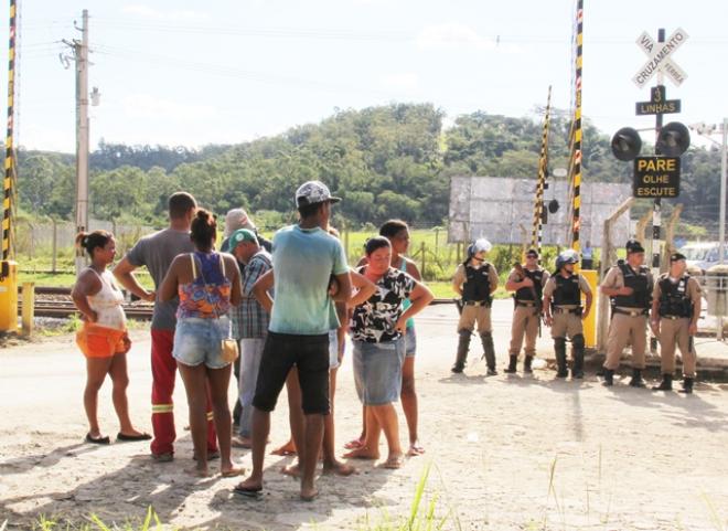 Moradores da Ilha do Rio Doce cobram indenização da Samarco Portal