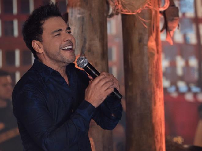 Cantor e compositor Zezé Di Camargo lança novo projeto solo na carreira