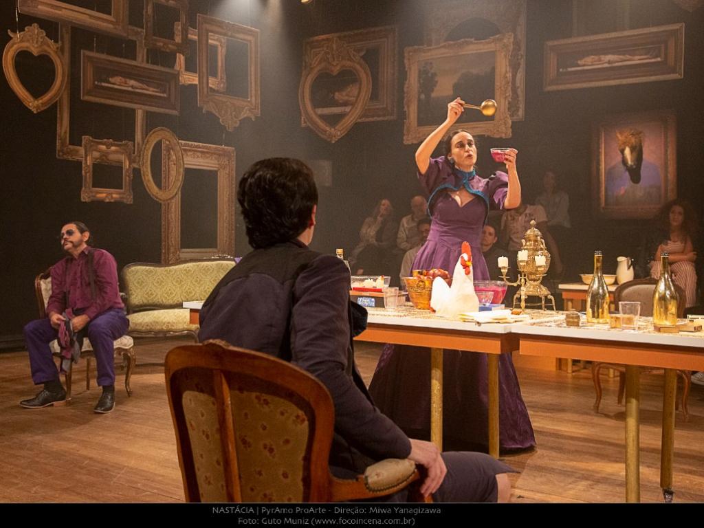 A montagem contemporânea de clássico de Dostoiévski retrata a violência e o abuso contra as mulheres