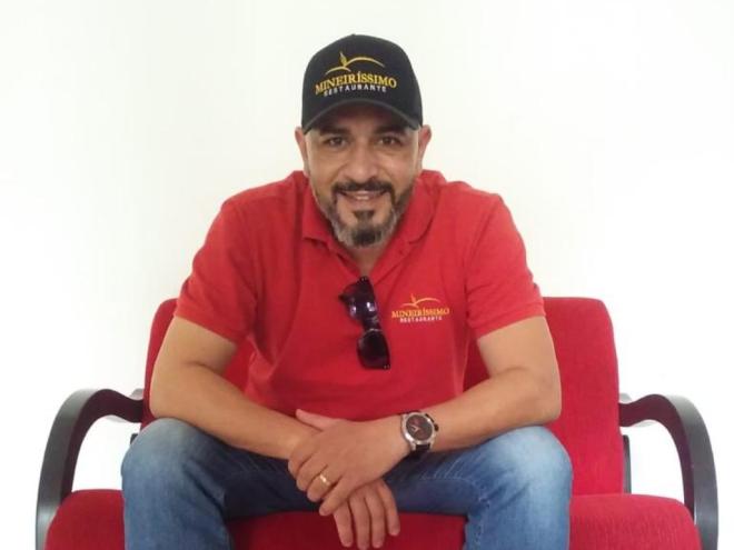 O proprietário do Restaurante Mineiríssimo, Guilherme Augusto, afirma que o movimento no estabelecimento está caminhando bem 