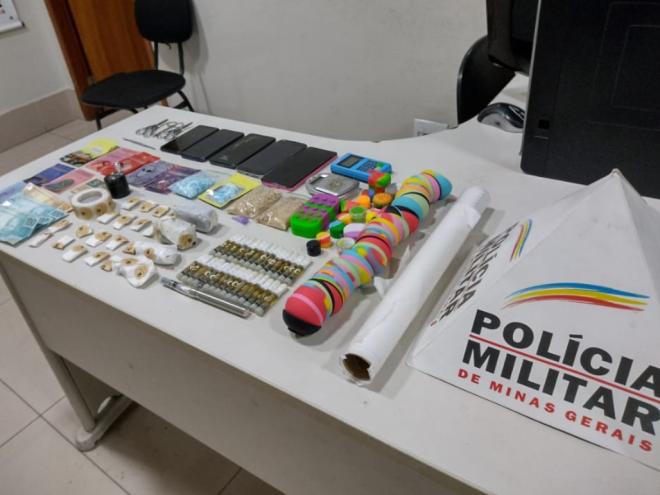 Diversos itens foram apreendidos na tarde de sábado 