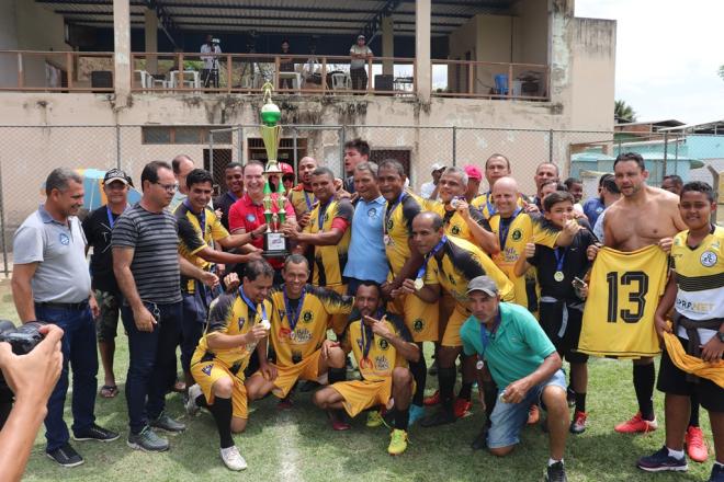 A equipe do Oriente celebrou o título