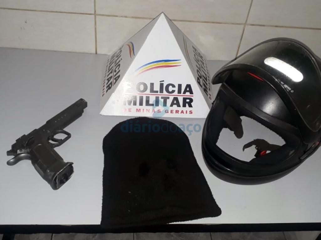 A arma usada no roubo era uma ''airsoft'' que é idêntica à uma arma real