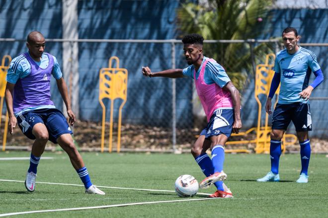 O meio-campista Willian Oliveira deverá ser um dos titulares no jogo de hoje