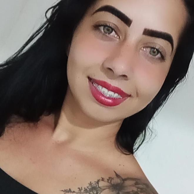 Luquele de Paula Dias, 27 anos, e três filhos deixados órfãos