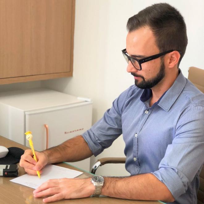''Precisamos dar atenção e escutar os jovens'', lembra o psiquiatra