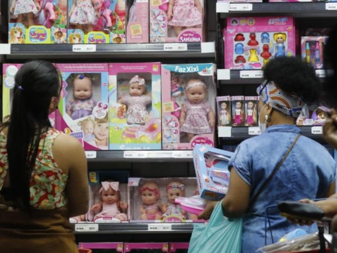 Comerciantes aproveitam o Dia das Crianças para fazer o lançamento dos produtos que venderão no Natal