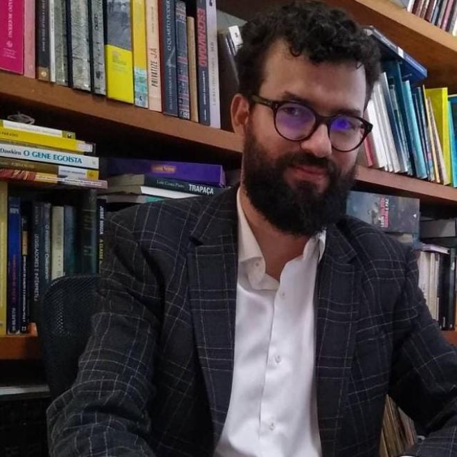 Hermundes Flores, de Ipatinga, é professor e advogado