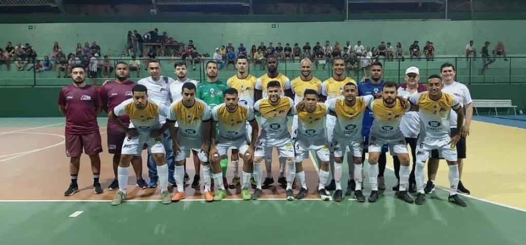 O time do Acesita Esporte Clube perdeu para o Praia Clube de Uberlândia 