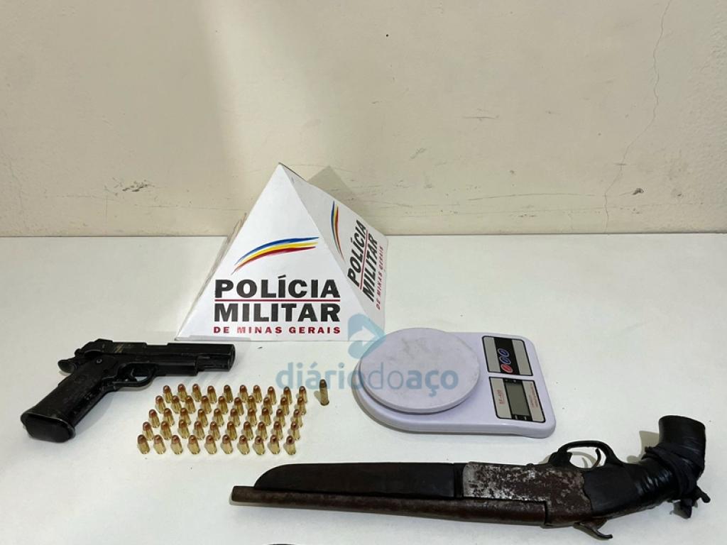 Os objetos apreendidos pela PM durante as buscas ao autor do atentado