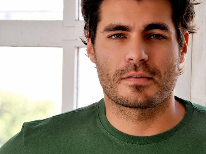O ator mineiro Thiago Lacerda apresenta a leitura de poemas 