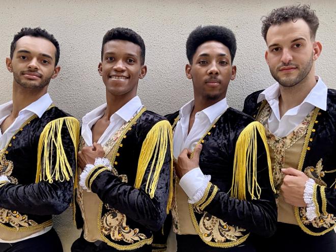 Interpretando os toureiros, as presença dos bailarinos da ATM Centro Cultural de Danças