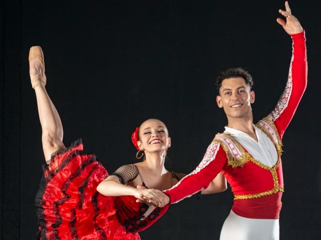 As apresentações contam as perfomances artísticas de bailarinos da região