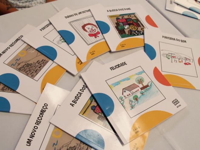 Adolescentes apresentaram suas obras para familiares, amigos e demais interessados; iniciativa fomenta protagonismo e autonomia de jovens infratores 