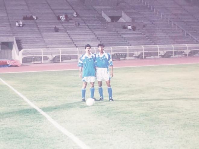 O ipatinguense à direita, ao lado de um colega de Tuan FC 