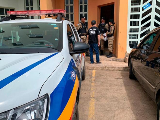 Ação, que cumpriu 15 mandados de busca e apreensão, investiga grupo criminoso que atua falseando e fraudando registros de veículos apreendidos para fins de leilões em pátios credenciados do Detran