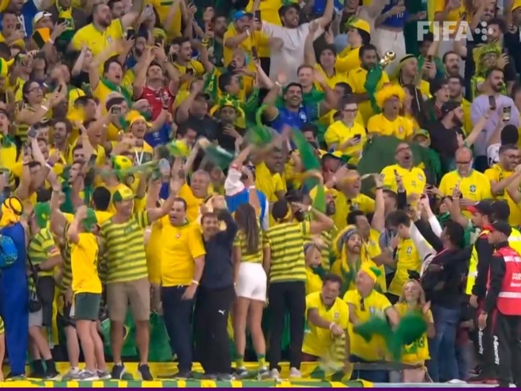 Brasileiros comemoram único gol da partida, ainda na prorrogação 