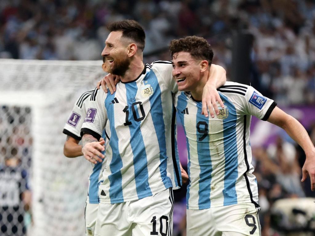 Messi e Álvarez fizeram os gols que garantiram a Argentina na final da Copa