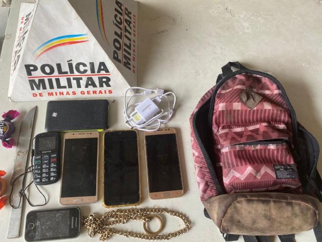 Ladrão foi flagrado dormindo ao lado dos bens que recolheu em uma residência no bairro Veneza