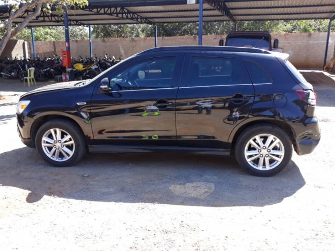 Também vai a leilão esse Mitsubishi ASX de cor preta, cujos dados não foram informados
