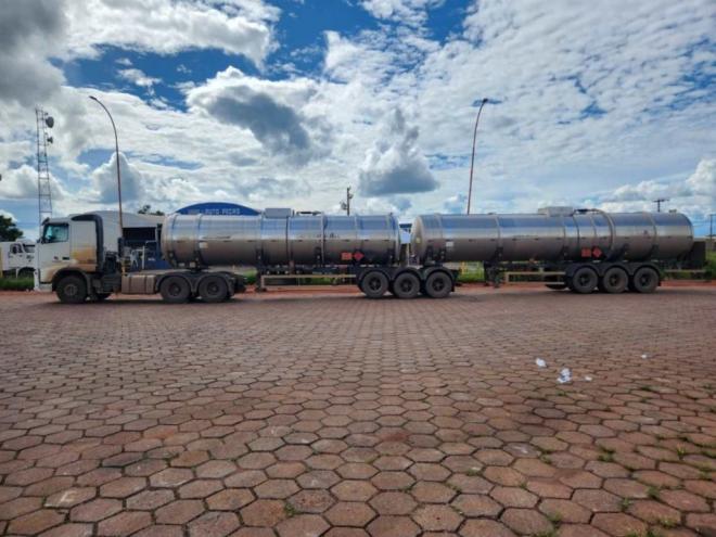 Artefato chegou a ser posicionado sob caminhão com mais de 60 mil litros de querosene de aviação