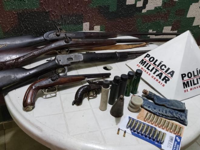 A equipe do Grupo Especial de Policiamento Ambiental 12 (Gepam - 12) apreendeu essas armas de fogo na zona rural de Bugre 