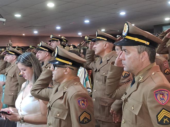 Os novos sargentos participaram da formatura no auditório da Fadipa, em Ipatinga