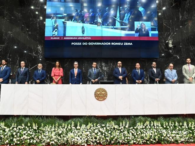 Além de parlamentares, compuseram a mesa na Reunião Solene representantes do Tribunal de Justiça, Ministério Público, Defensoria Pública, Justiça Federal, Prefeitura e Câmara de BH