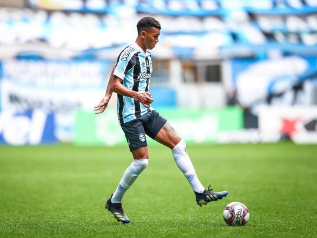  Jogador de 21 anos vai trocar o Grêmio pela Raposa