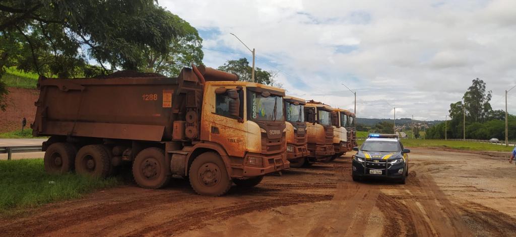 Nos veículos parados pela PRF foram constatadas irregularidades que geravam risco para as vias 