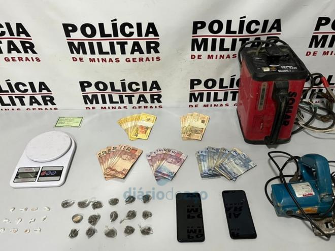 Máquina de solda, Makita, drogas e quase o valor de R$ 1 mil apreendidos pelos PMs com um adolescente