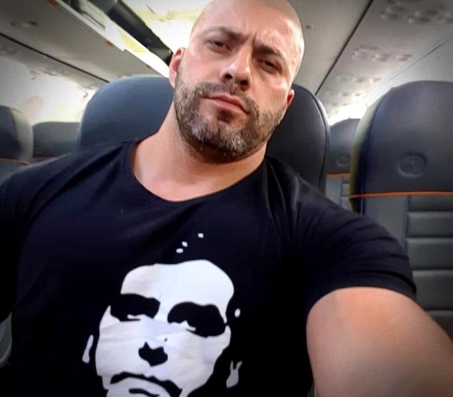 Daniel Silveira foi condenado no STF a oito anos e nove meses de prisão pelos crimes de tentativa de impedir o livre exercício dos poderes e coação em processo judicial, mas foi perdoado por Jair Bolsonaro