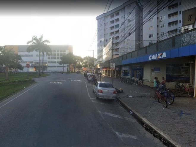 Três criminosos atacaram o idoso quando ele fazia transações no autoatendimento no interior da agência, no bairro Cidade Nobre 