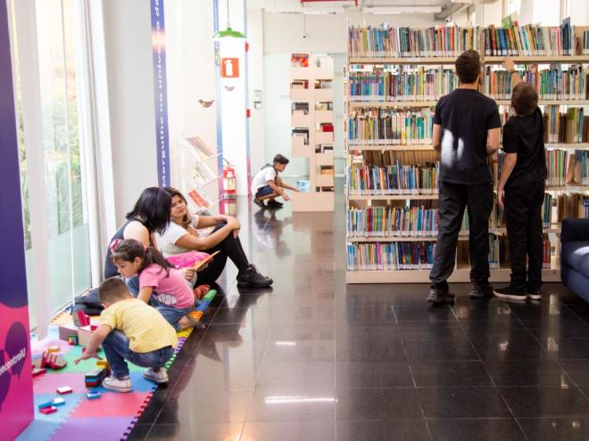 Oficinas livres de pintura, espetáculos de teatro, exposição interativa e passeio fizeram parte da programação