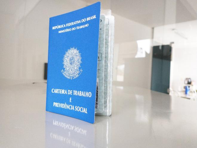 Operador de telemarketing e alimentador de linha de produção concentram o maior número de vagas