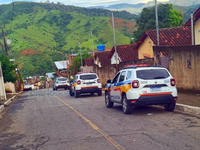 As equipes realizam buscas em diversos locais da cidade na manhã desta quarta-feira