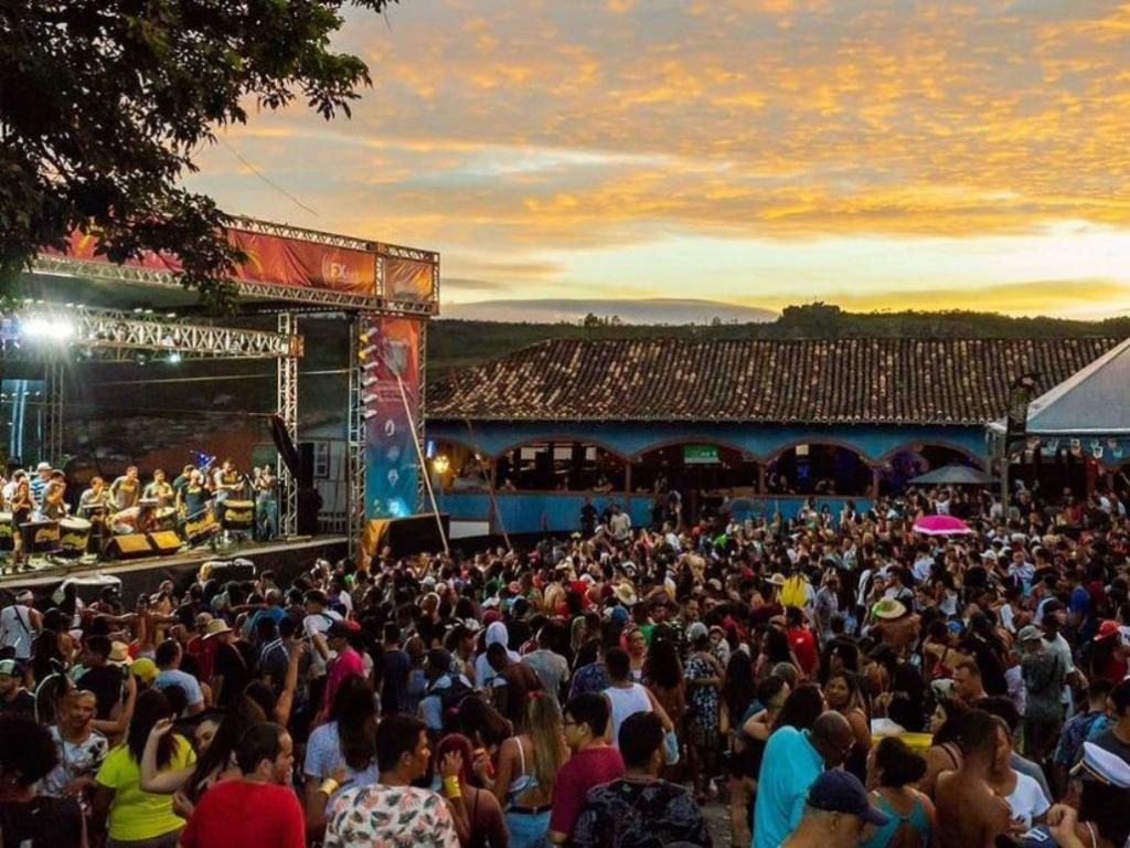 ''Sou do Mundo, Sou Minas Gerais'' é o lema da festa carnavalesca na cidade do alto do Jequitinhonha