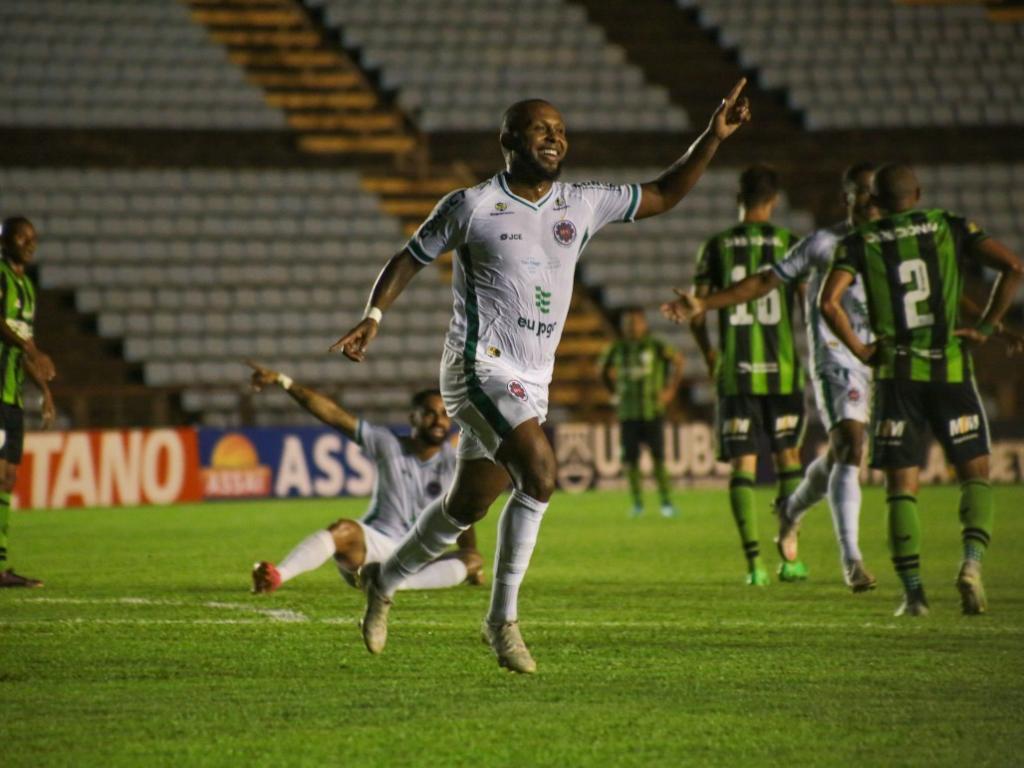 Chiquinho fez o único gol do Ipatinga