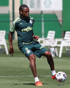 Luiz Adriano já defendeu o Palmeiras, clube pelo qual foi bi-campeão da Copa Libertadores e campeão da Copa do Brasil