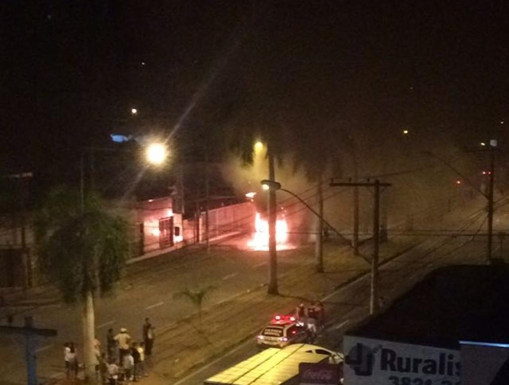 Essa é a terceira ocorrência de veículo incendiado em Ipatinga, em menos de 24 horas