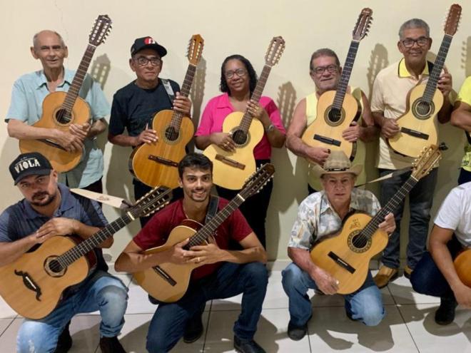 O grupo Violaço é formado por alunos de uma oficina de viola caipira