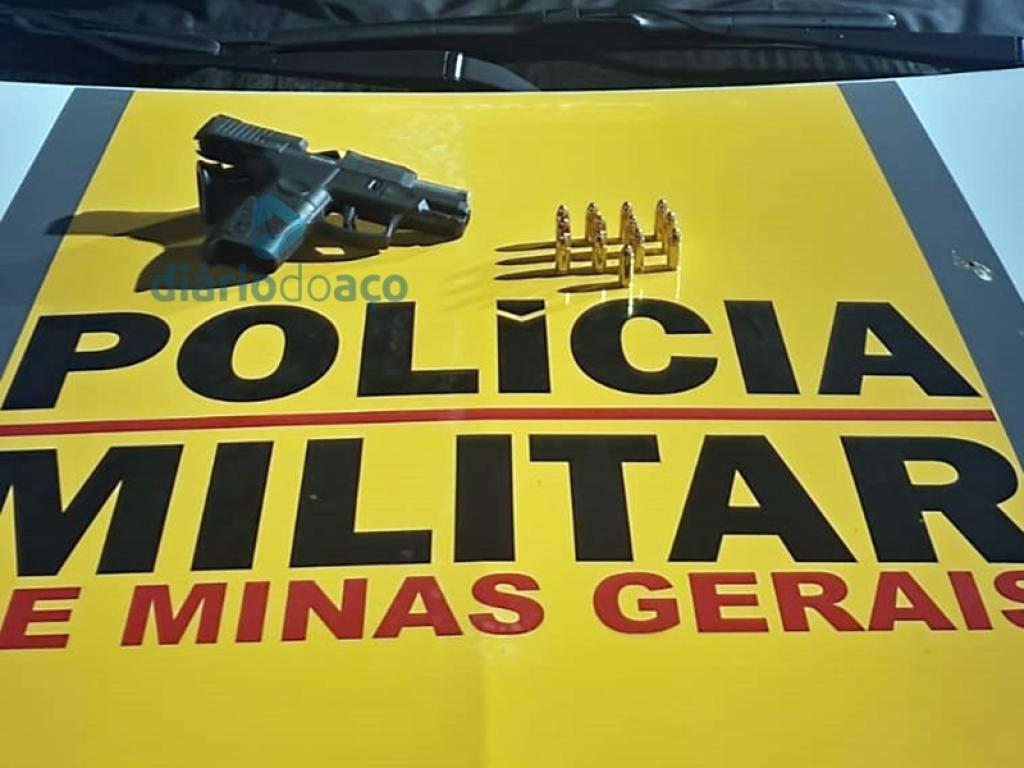 Esta pistola de calibre 9mm foi apreendida na abordagem de uma picape durante a noite de domingo