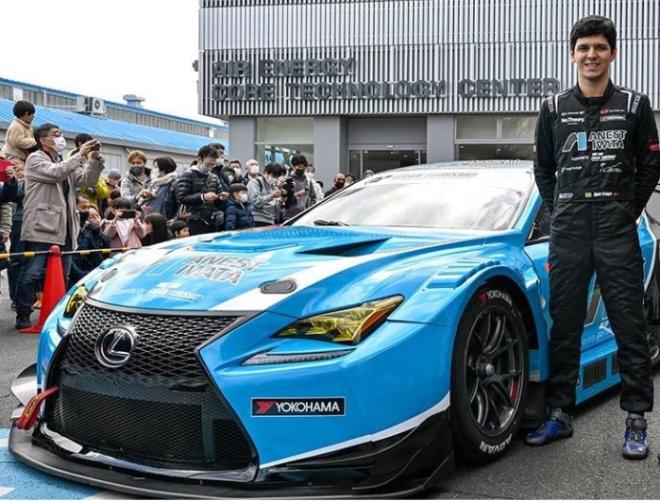 O brasileiro também competirá na categoria GT300 com Lexus; na foto, o carro da equipe Anest Iwata, com o qual competirá em 2023