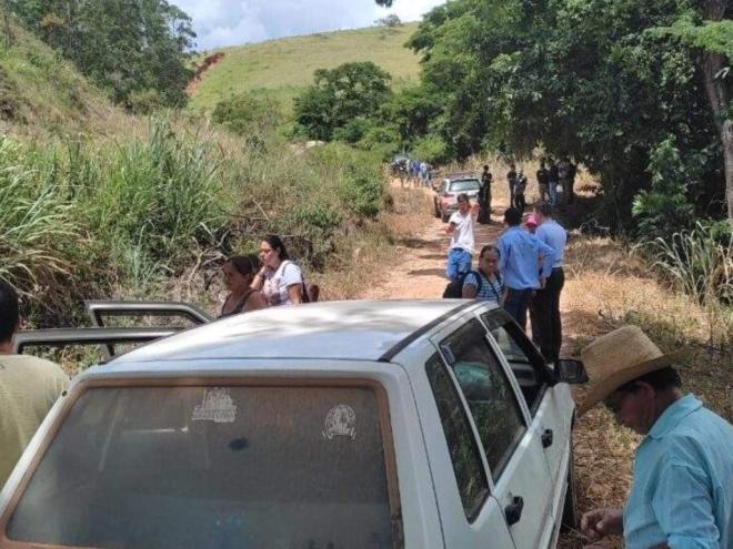 O carro em que o padre estava foi encontrado abandonado em uma estrada vicinal, que faz ligação com a BR-116 