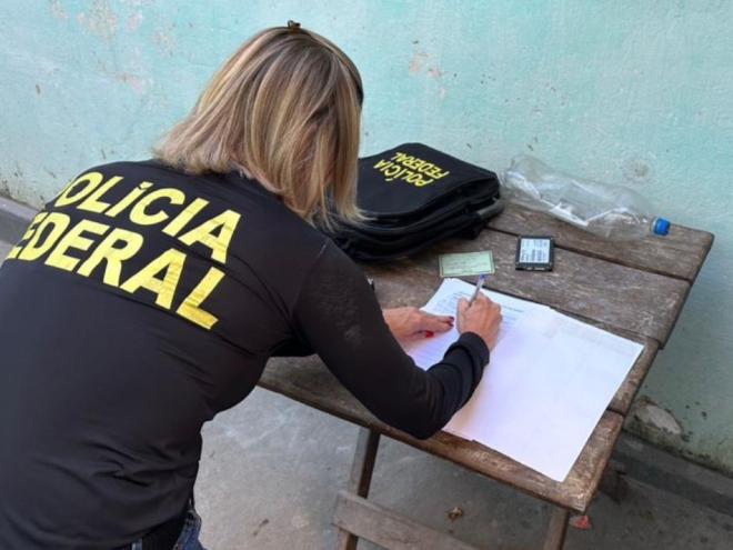 Criminosos mantinham mais de 20 trabalhadores em condições degradantes, andavam armados em suas propriedades e ameaçavam as pessoas 