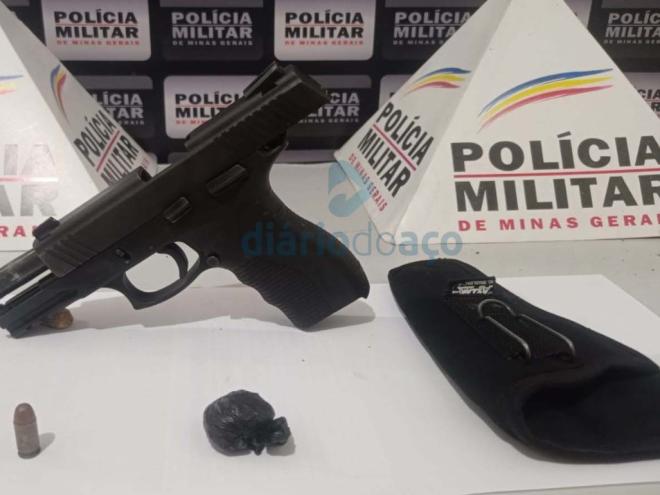 Ao tentar escapar da polícia, correndo por becos, indivíduo deixou cair a arma de fogo que portava 