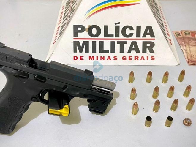 A pistola calibre 9 mm pode ter sido usada em um homicídio, na semana passada, conforme denúncias