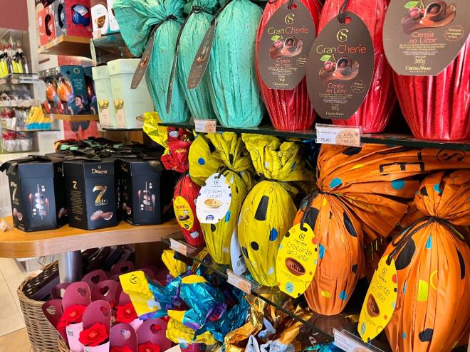 Desde o mês de fevereiro, as lojas da Cacau Show em Ipatinga adicionaram os produtos de Páscoa nas prateleiras 