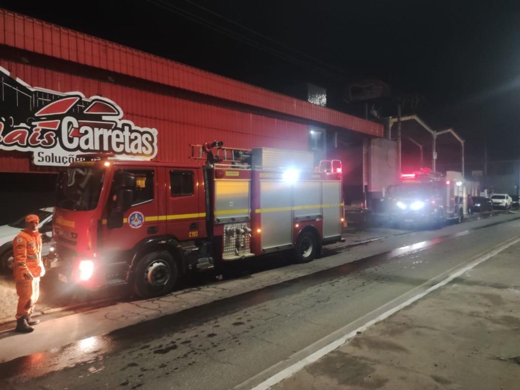 Incendio foi registrado no começo da noite de sexta-feira, em Timóteo 