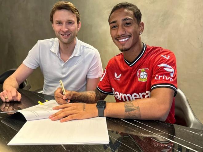  Lateral Arthur foi vendido ao Bayer Leverkusen, naquela que é a maior negociação do América